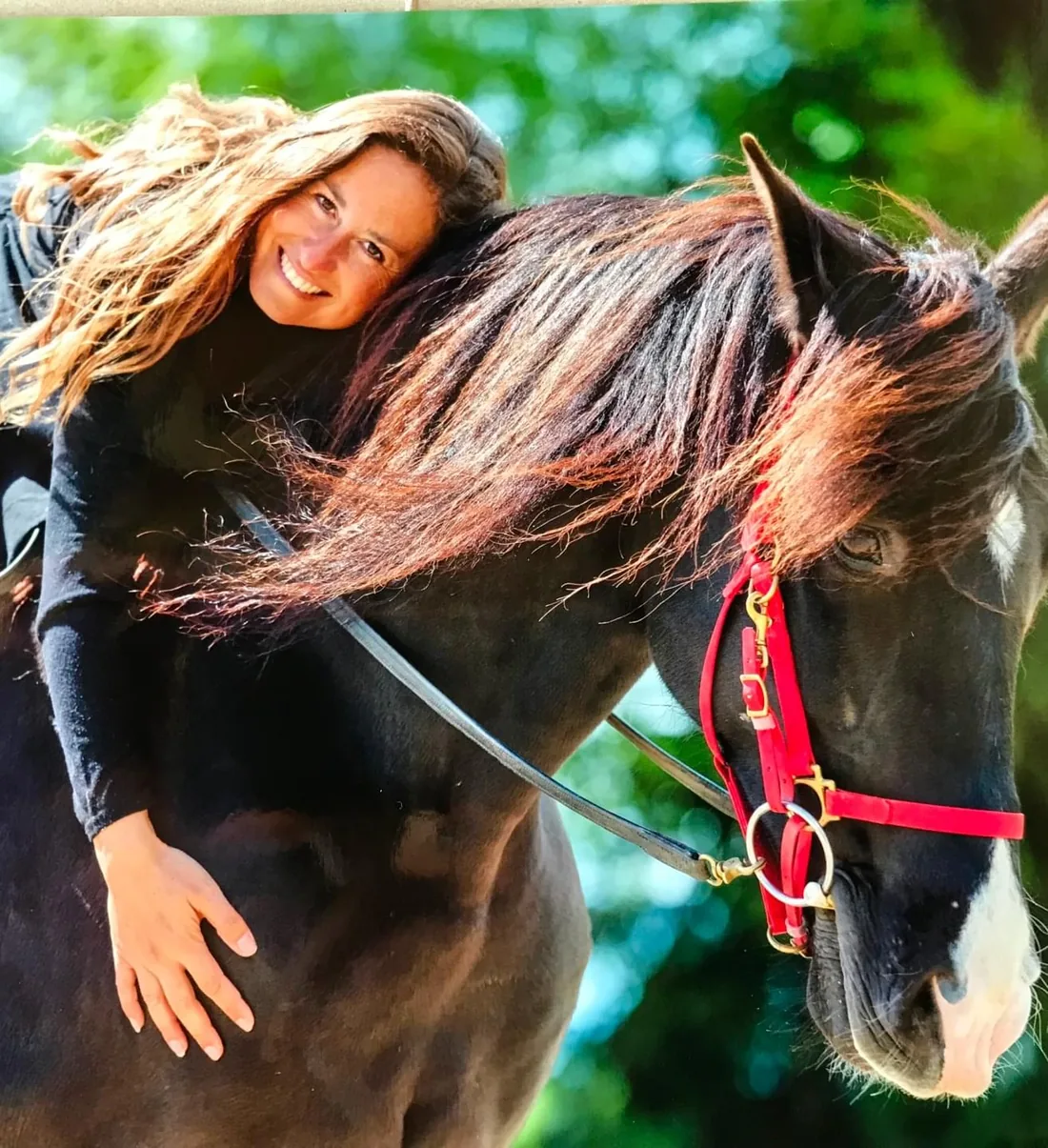 Dr. Sandra Löckener mit einem Pferd